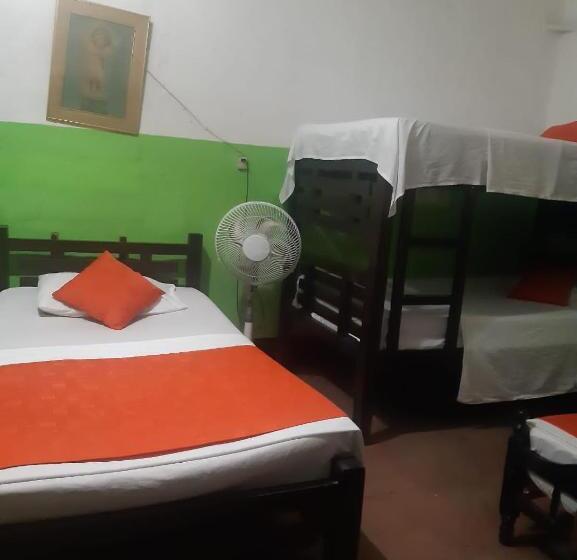 패밀리 룸 공용 욕실, Hostal Villa Cecilia