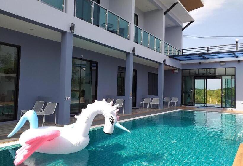 Номер Deluxe, The Phu Resort