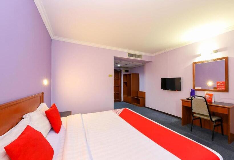 Номер Deluxe Кровать Кинг, Oyo 472 Comfort Hotel 1