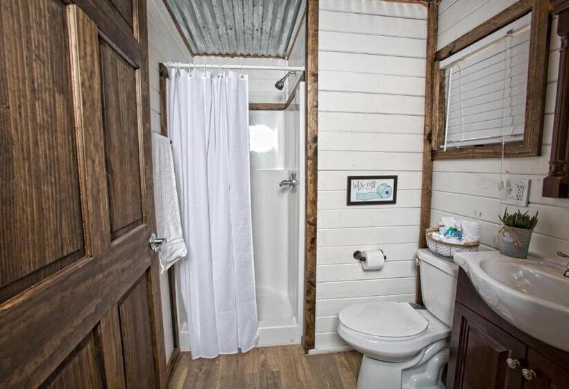 استودیوی لوکس, Stateline Cabin