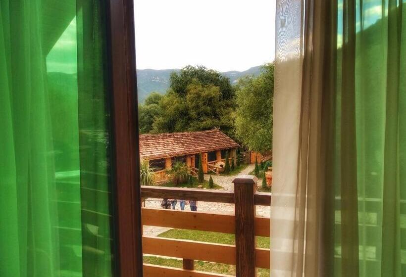 Люкс с Балконом, Getahovit Resort