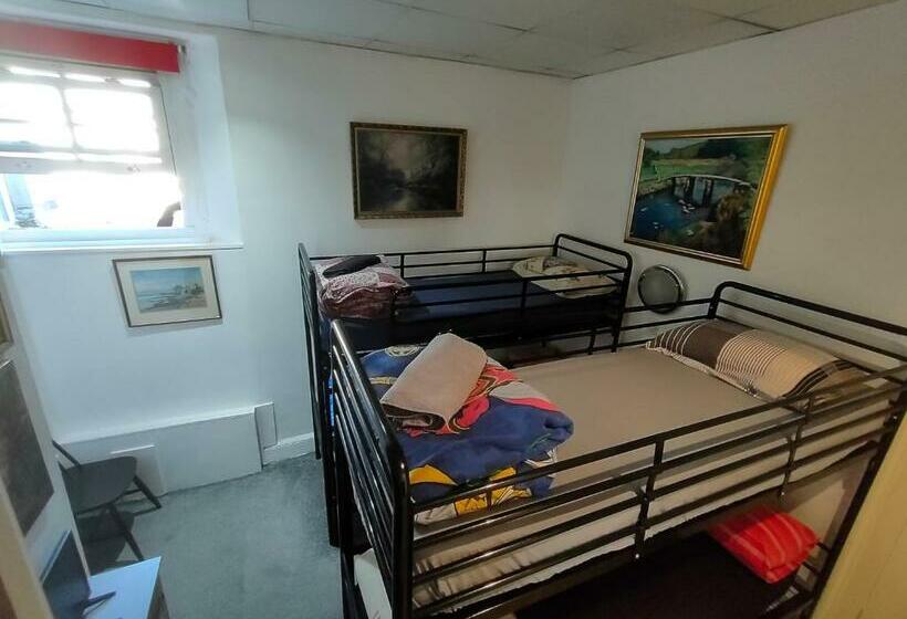 ファミリールーム, Plymouth Backpackers