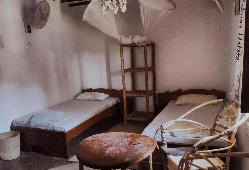 اتاق استاندارد سه تخته با سرویس بهداشتی مشترک, Sunny House Paje Ii