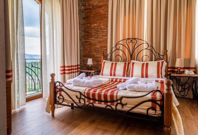 Deluxe Room, Restaurant Emblema