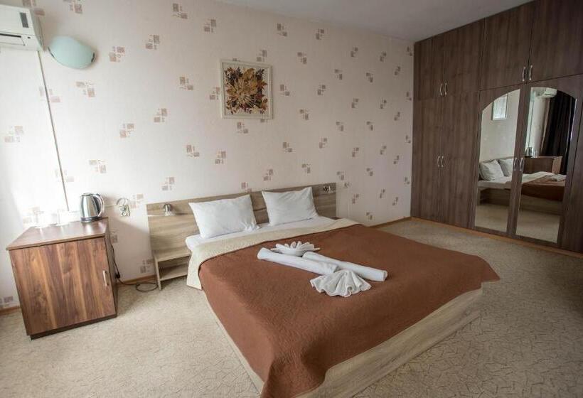 سوییت جونیور, Park Hotel Ivailo