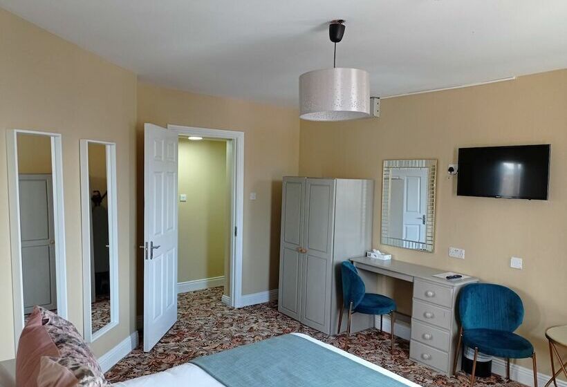 수피리어 스튜디오, Tom Dick And Harriet S Accommodation