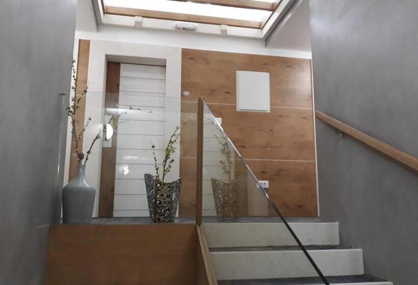 اتاق لوکس, Tilia