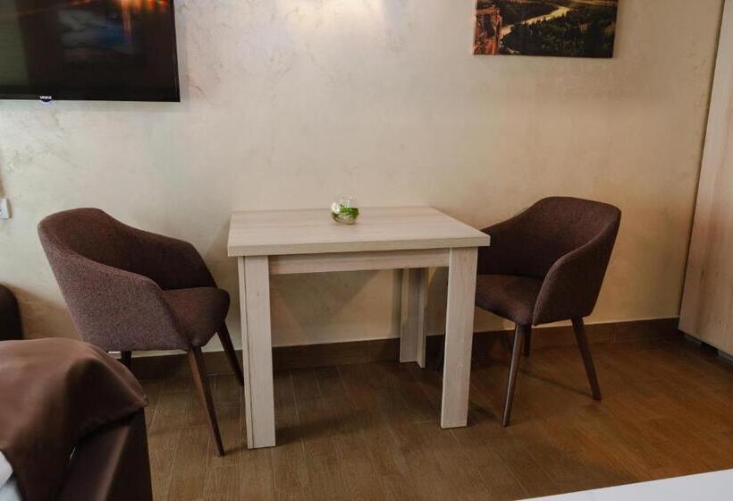 اتاق استاندارد با تخت بزرگ, Restaurant & Apartments & Rooms Avenia