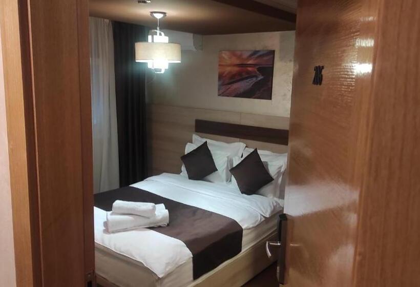 اتاق اکونومی, Restaurant & Apartments & Rooms Avenia