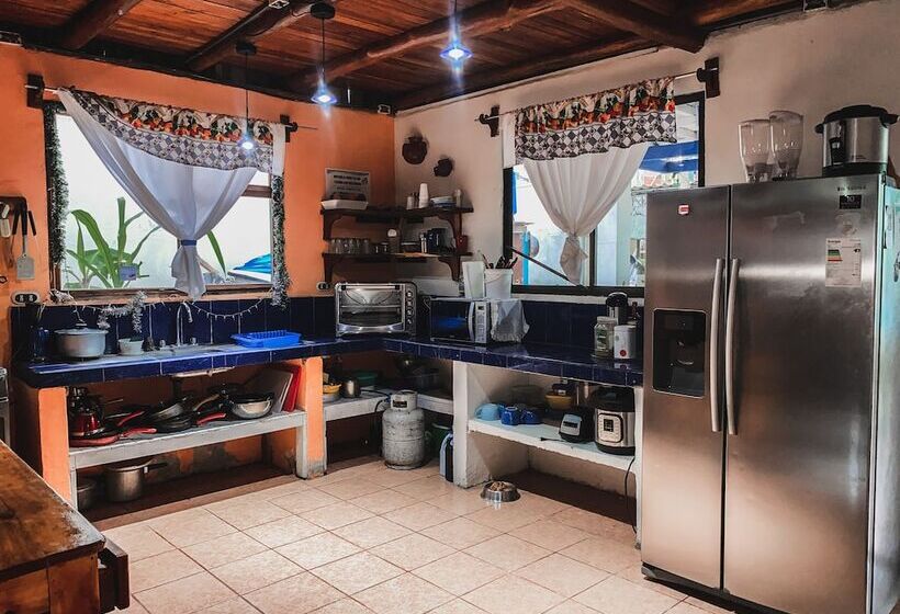 Трехместный Номер Комфорт, Hostel Marisol
