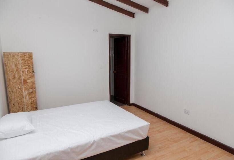 اتاق لوکس, Les Balcons Hostel