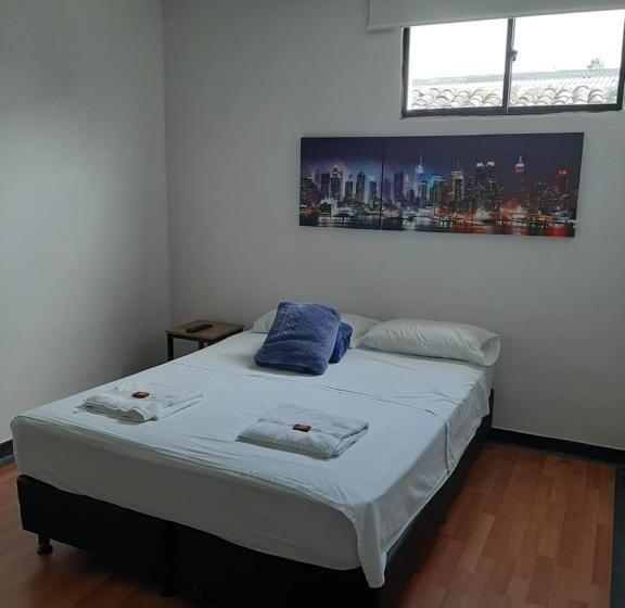 اتاق اکونومی, Les Balcons Hostel