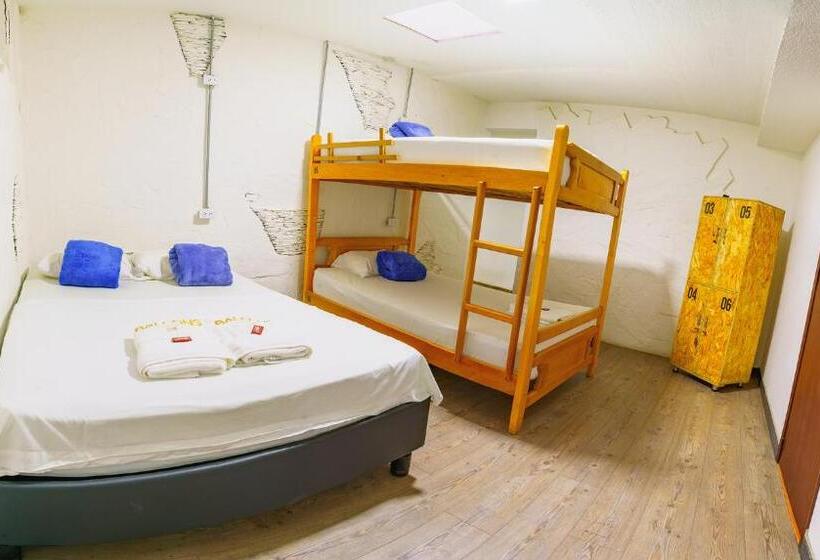 اتاق استاندارد چهار تخته, Les Balcons Hostel