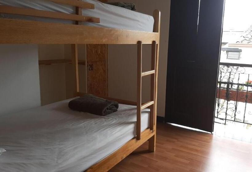 اتاق استاندارد با بالکن, Les Balcons Hostel