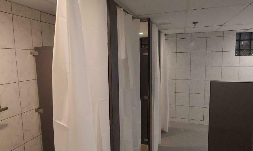 سرير فى غرفة مشتركه, U Street Capsule Hostel