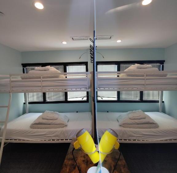 غرفة قياسية فردية, U Street Capsule Hostel