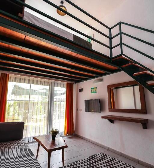 سوییت با چشم‌انداز باغ, Limon Inn Hotel, Taşucu