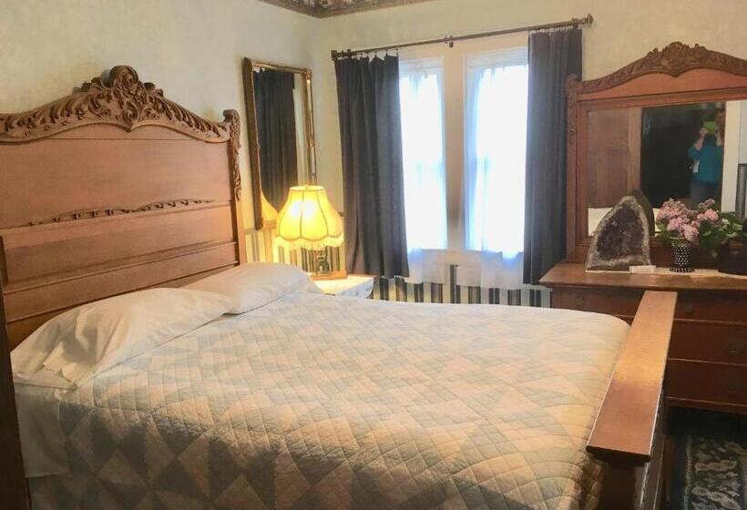 Номер Стандарт, Old Iron Inn Bed And Breakfast