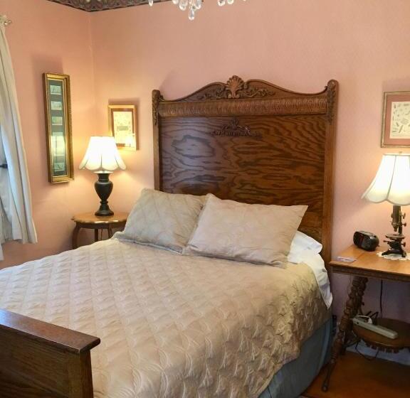 Номер Стандарт, Old Iron Inn Bed And Breakfast