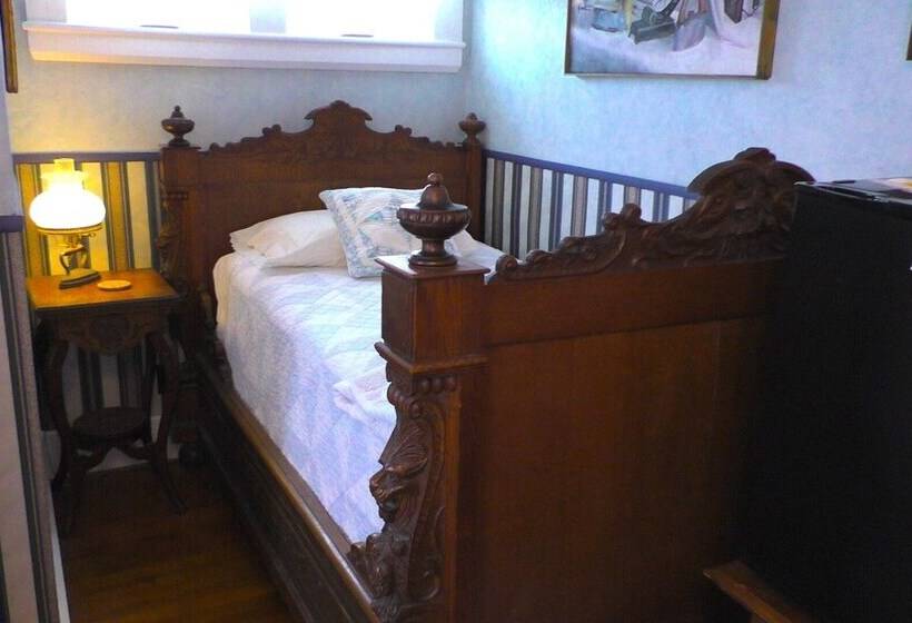 Номер Стандарт, Old Iron Inn Bed And Breakfast