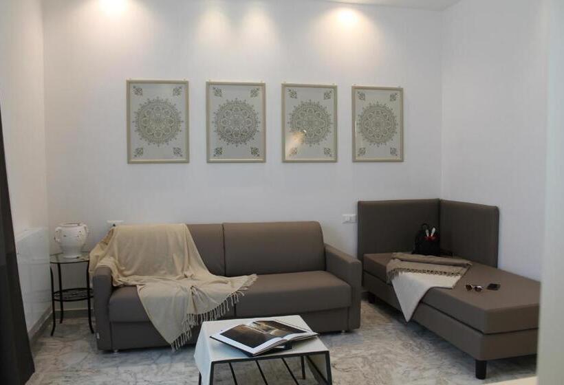 Номер Deluxe, Flos Guest House
