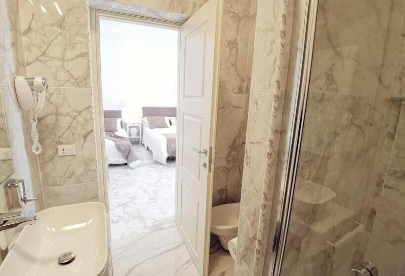 Трехместный Номер Комфорт, Flos Guest House