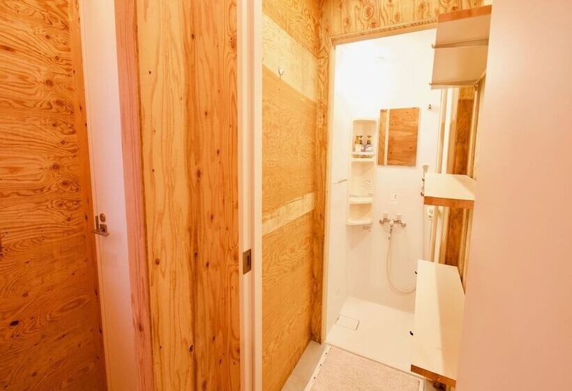 Кровать в Общей Комнате, Ishigaki Guesthouse Hive