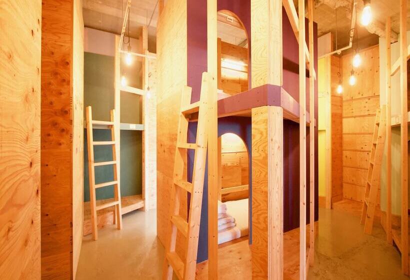 Кровать в Общей Комнате, Ishigaki Guesthouse Hive