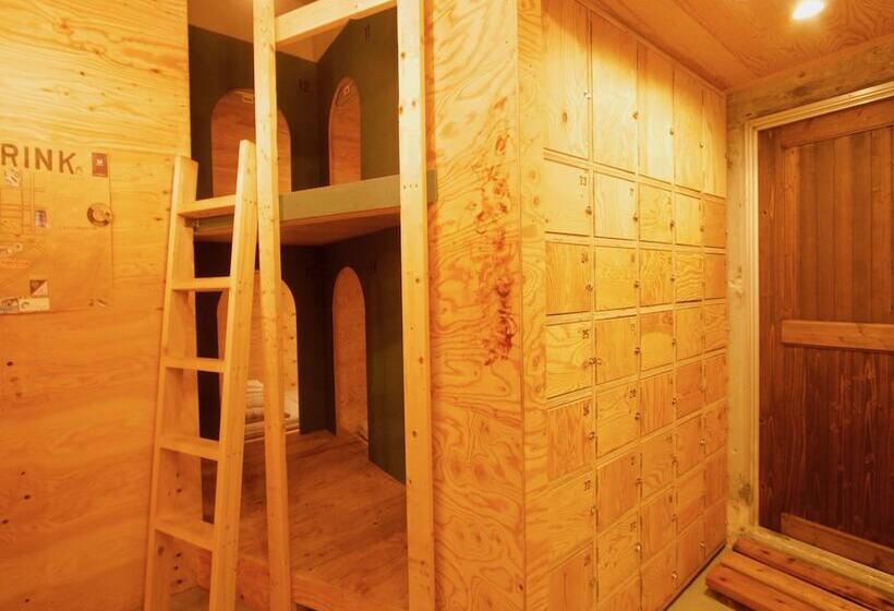Кровать в Общей Комнате, Ishigaki Guesthouse Hive