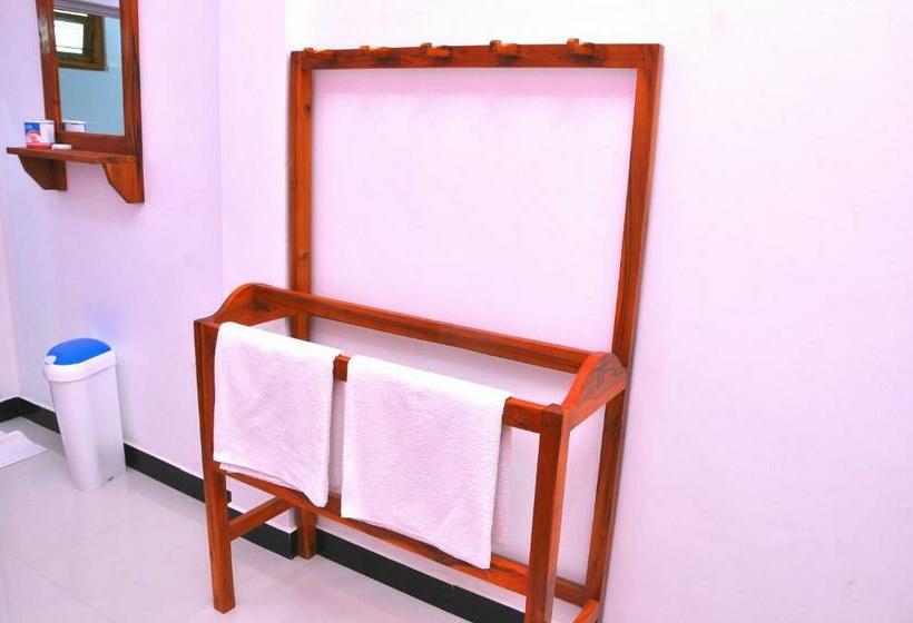 Quarto Triplo Estandar, Hilton Cottage