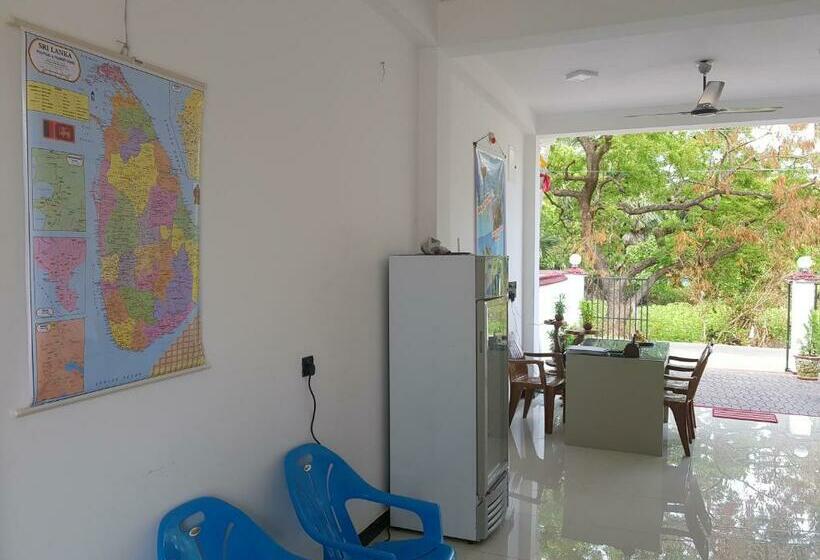Quarto Triplo Estandar, Hilton Cottage