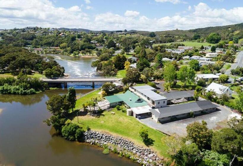 Люкс, Riverside Lodge Paihia