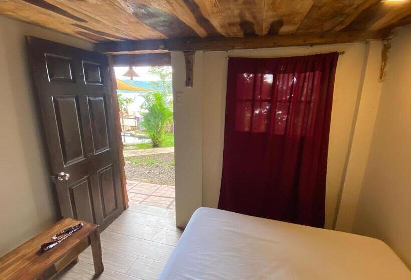 اتاق استاندارد با چشم‌انداز باغ, Captain Morgan Hostel Lake Coatepeque