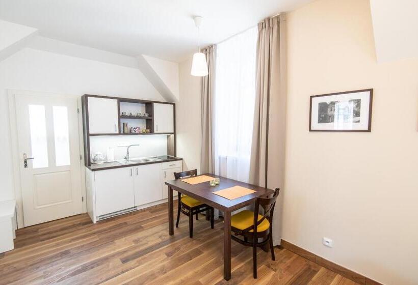 سوییت لوکس, Penzion Vila Slavia
