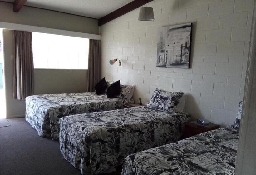 Семейный Четырехместный Номер, Redwood Lodge Motel