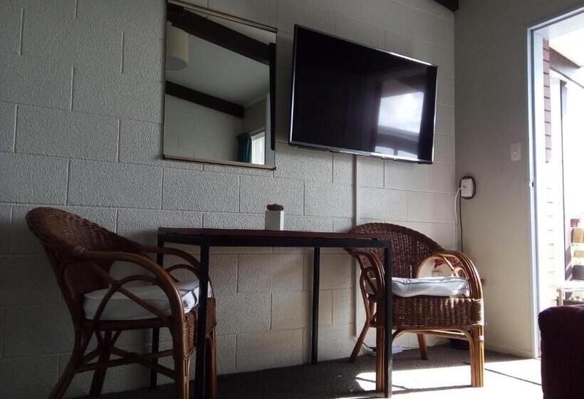 Студия Superior, Redwood Lodge Motel