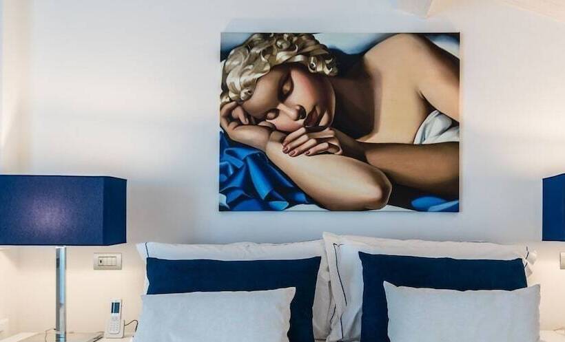 Quarto Superior, Cafe Bleu Relais