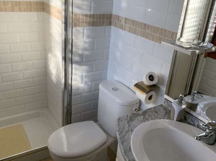 Шале 1 Спальня, Hostal Burgalés
