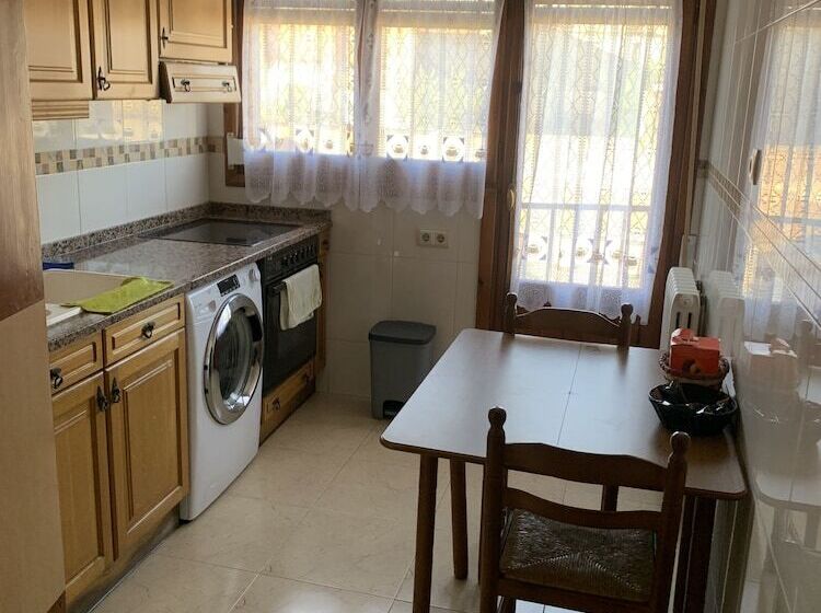 Шале 1 Спальня, Hostal Burgalés