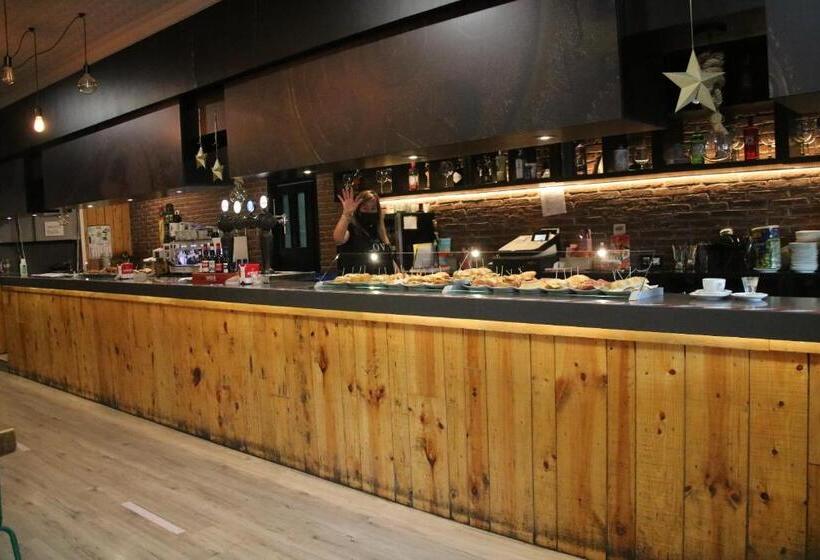 Номер Deluxe, Hostal Burgalés
