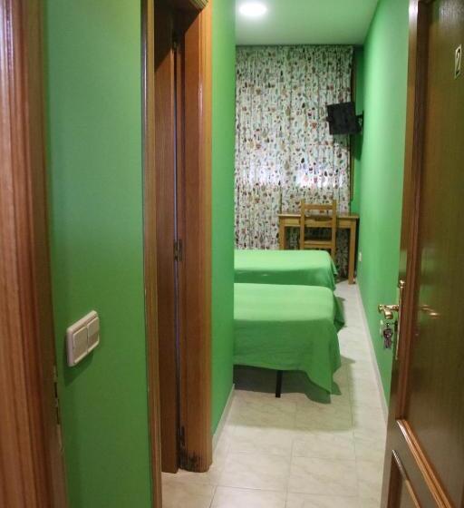 Номер Стандарт, Hostal Burgalés