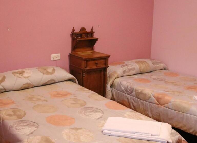 Шале 1 Спальня, Hostal Burgalés