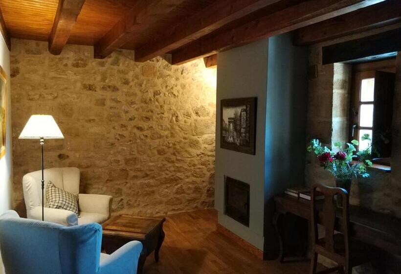 Полулюкс, Posada Torre Palacio La Taxuela