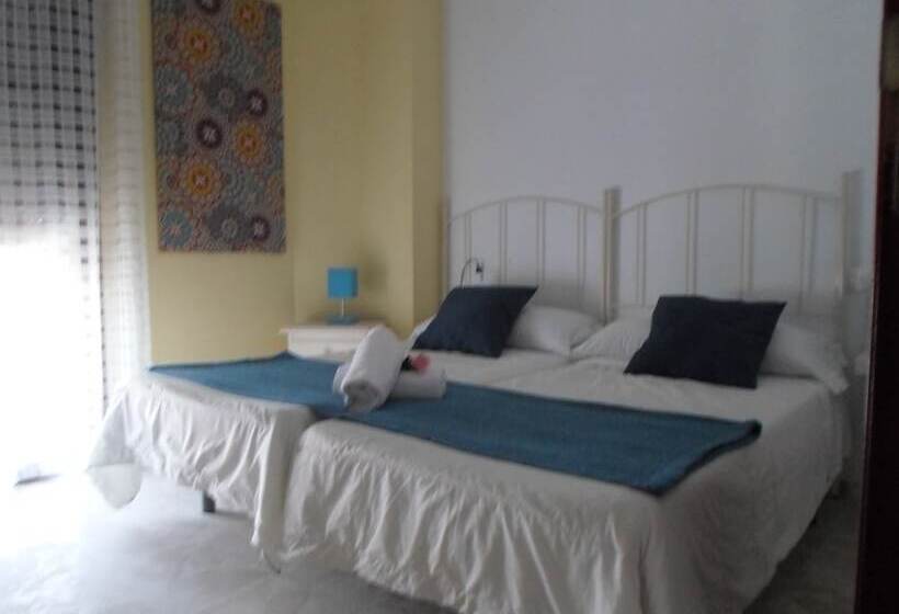 اتاق استاندارد چهار تخته, Hostel Conil