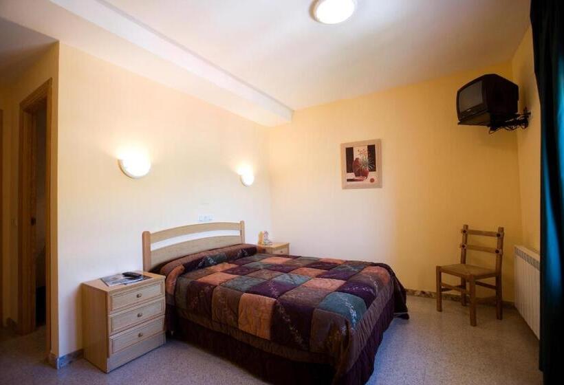 Classic room with balcony, Hostal Las Rumbas