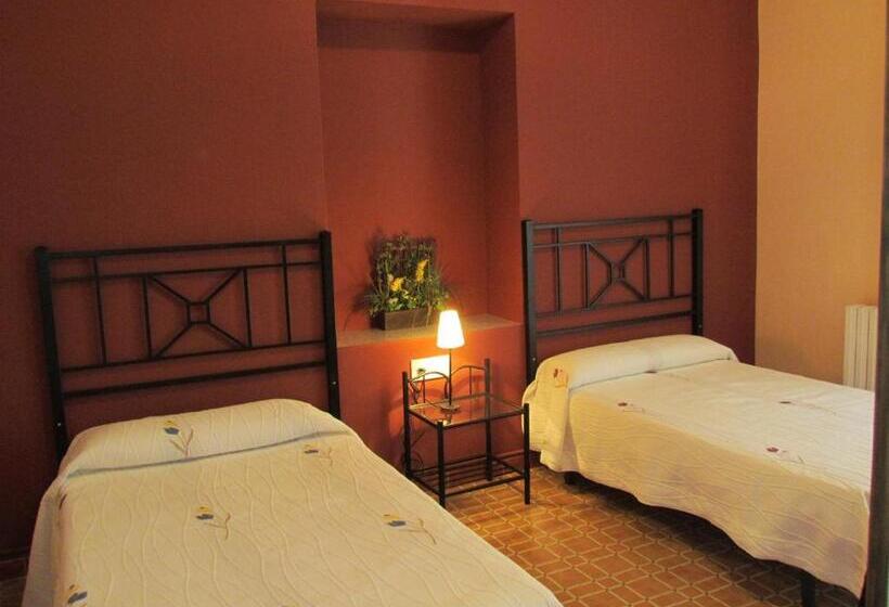 Classic room with balcony, Hostal Las Rumbas