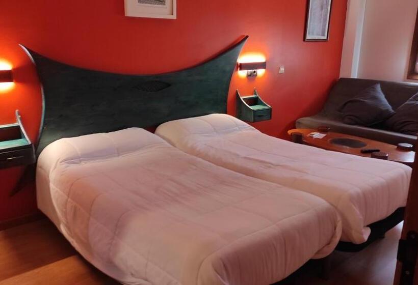 Трехместный Номер Базовый, Hostal Suetxe