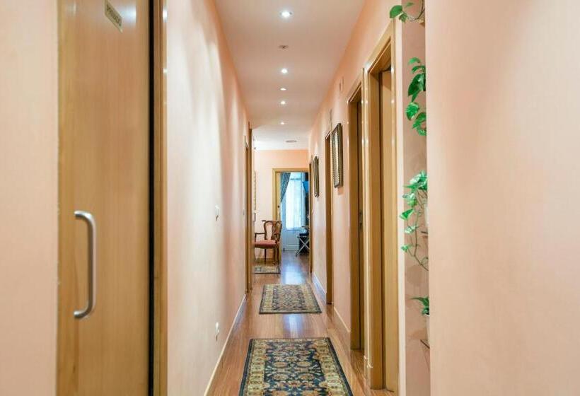 Quarto Triplo Estandar Interior, Pensión Nuevas Artes