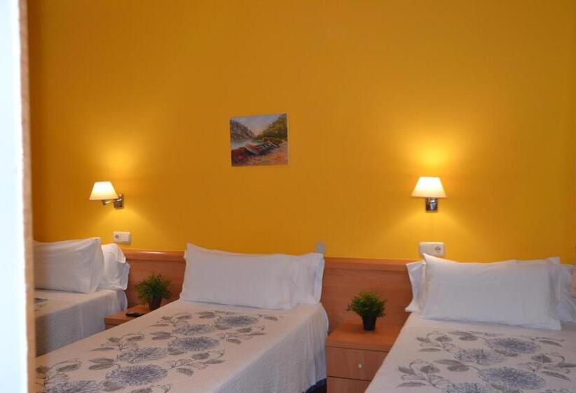 Quarto Triplo Estandar Interior, Pensión Nuevas Artes