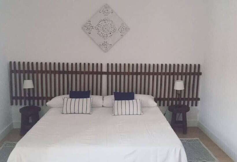 سوییت خانوادگی, Avis Guesthouse